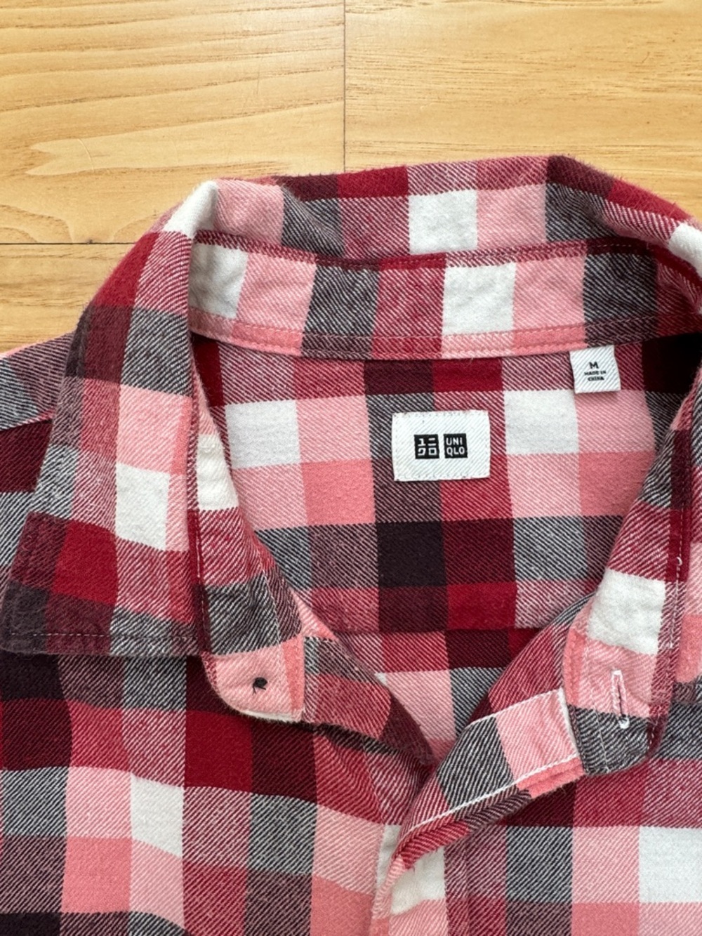 Red Black & Pink Plaid Flannel Uniqlo 100% cotton Button-Down Shirt size M